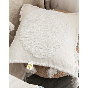 Macrame design 021 image showing a large rounded raised-texture central panel on a cream cushion face, with fringed edging and tassels.
